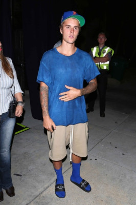 13.09 | Justin Bieber deixando o Saban Theatre em Beverly Hills, Califórnia