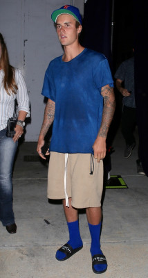 13.09 | Justin Bieber deixando o Saban Theatre em Beverly Hills, Califórnia