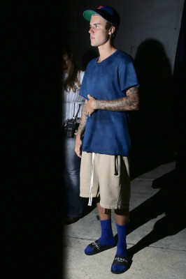 13.09 | Justin Bieber deixando o Saban Theatre em Beverly Hills, Califórnia