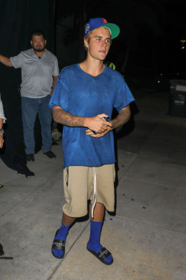 13.09 | Justin Bieber deixando o Saban Theatre em Beverly Hills, Califórnia