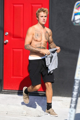 16.09 | Justin Bieber em Los Angeles, CA