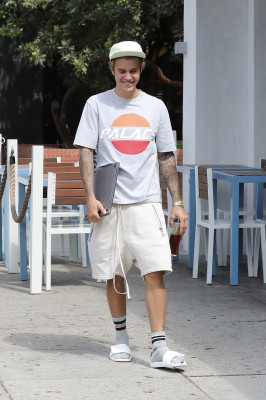 20.09 | Justin Bieber em Beverly Hills, Califórnia