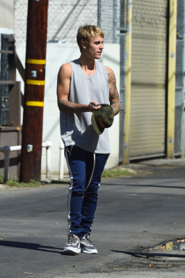 21.09 | Justin Bieber no spa em West Hollywood, Califórnia
