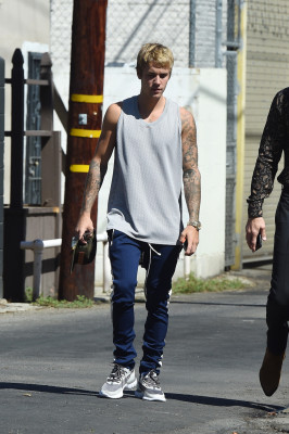 21.09 | Justin Bieber no spa em West Hollywood, Califórnia