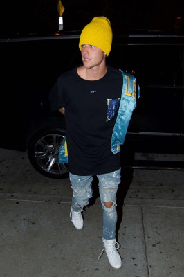 22.09 | Justin Bieber chegando no Catch em West Hollywood, Califórnia