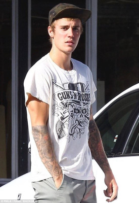 25.09 | Justin Bieber é visto em West Hollywood, CA