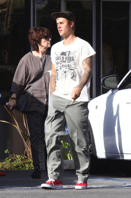 25.09 | Justin Bieber é visto em West Hollywood, CA