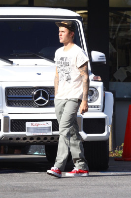 25.09 | Justin Bieber é visto em West Hollywood, CA