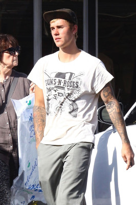 25.09 | Justin Bieber é visto em West Hollywood, CA