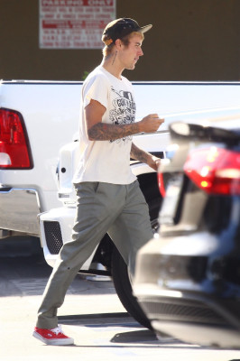 25.09 | Justin Bieber é visto em West Hollywood, CA