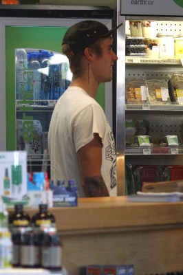25.09 | Justin Bieber é visto em West Hollywood, CA