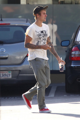 25.09 | Justin Bieber é visto em West Hollywood, CA