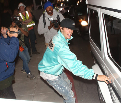 27.09 | Justin Bieber deixando o Saban Theatre em Beverly Hills, CA