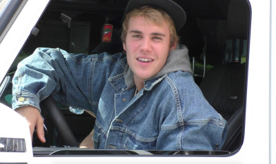 10.03 | Justin Bieber no Earthbar em Los Angeles, Califórnia
