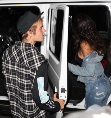 10.04 | Justin Bieber e Paola Paulin no Saban Theatre em Beverly Hills, CA