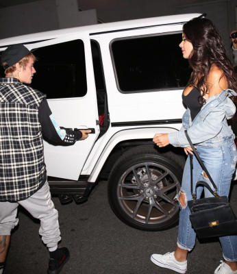 10.04 | Justin Bieber e Paola Paulin no Saban Theatre em Beverly Hills, CA