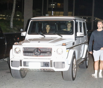 10.04 | Justin Bieber e Paola Paulin no Saban Theatre em Beverly Hills, CA