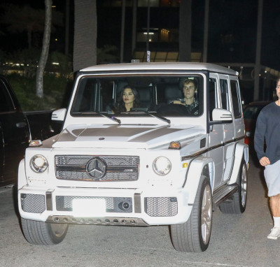 10.04 | Justin Bieber e Paola Paulin no Saban Theatre em Beverly Hills, CA