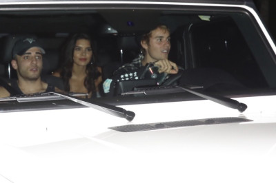 10.04 | Justin Bieber e Paola Paulin no Saban Theatre em Beverly Hills, CA