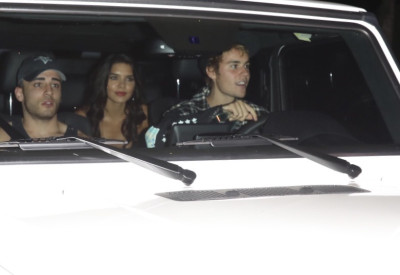 10.04 | Justin Bieber e Paola Paulin no Saban Theatre em Beverly Hills, CA