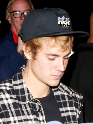 10.04 | Justin Bieber e Paola Paulin no Saban Theatre em Beverly Hills, CA