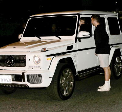 10.04 | Justin Bieber e Paola Paulin no Saban Theatre em Beverly Hills, CA
