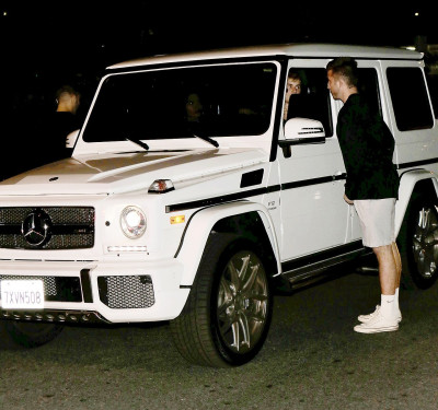 10.04 | Justin Bieber e Paola Paulin no Saban Theatre em Beverly Hills, CA