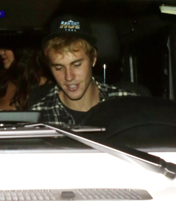 10.04 | Justin Bieber e Paola Paulin no Saban Theatre em Beverly Hills, CA