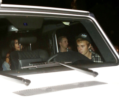 10.04 | Justin Bieber e Paola Paulin no Saban Theatre em Beverly Hills, CA