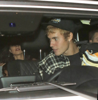 10.04 | Justin Bieber e Paola Paulin no Saban Theatre em Beverly Hills, CA