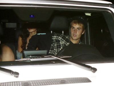 10.04 | Justin Bieber e Paola Paulin no Saban Theatre em Beverly Hills, CA