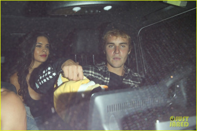 10.04 | Justin Bieber e Paola Paulin no Saban Theatre em Beverly Hills, CA