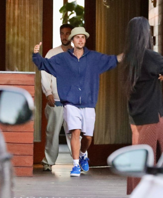 02.08 | Aparição em Los Angeles, Califórnia.