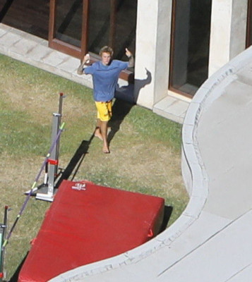 25.10 | Justin Bieber em Beverly Hills, Califórnia