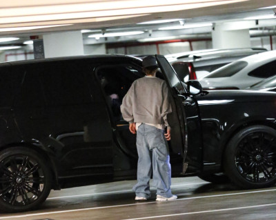 14.12 | Justin e Hailey Bieber em Los Angeles, Califórnia.