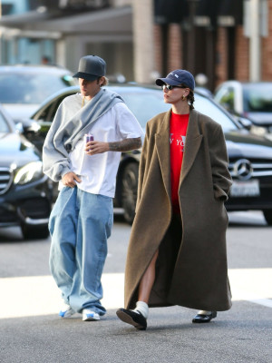 14.12 | Justin e Hailey Bieber em Los Angeles, Califórnia.