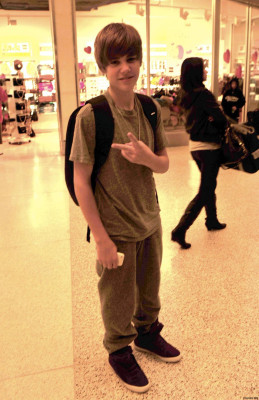 02.08 | Justin Bieber chegando no aeroporto em Miami