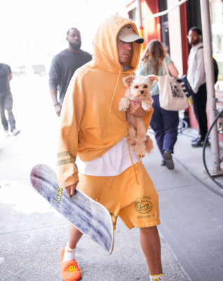 12.05 | Justin e Hailey Bieber em Nova York.
