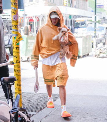 12.05 | Justin e Hailey Bieber em Nova York.