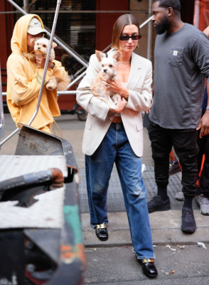 12.05 | Justin e Hailey Bieber em Nova York.