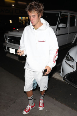 29.10 | Justin Bieber chegando em um Juicery em Los Angeles, Califórnia