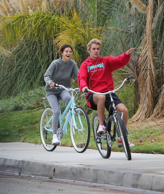 11.01 | Justin Bieber andando de bicicleta em Los Angeles, CA