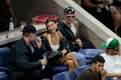 01.09 | Justin e Hailey Bieber no US Open de Tênis.