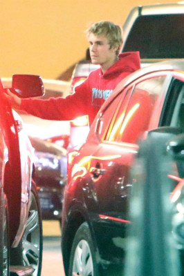 11.01 | Justin Bieber no hotel Montage em Beverly Hills, CA