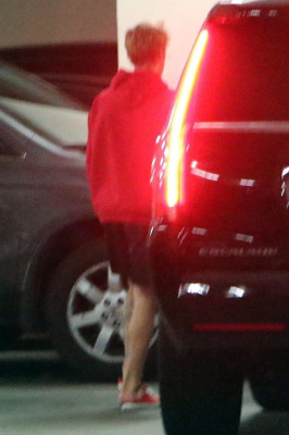 11.01 | Justin Bieber no hotel Montage em Beverly Hills, CA