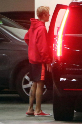 11.01 | Justin Bieber no hotel Montage em Beverly Hills, CA