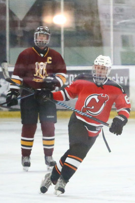 11.01 | Justin Bieber jogando hóquei no Los Angeles Kings Valley Ice Center em Ventura, Califórnia