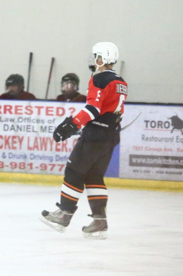 11.01 | Justin Bieber jogando hóquei no Los Angeles Kings Valley Ice Center em Ventura, Califórnia