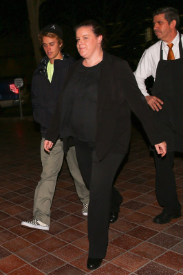 11.03 | Justin Bieber no Morton’s Steak House em Los Angeles, Califórnia
