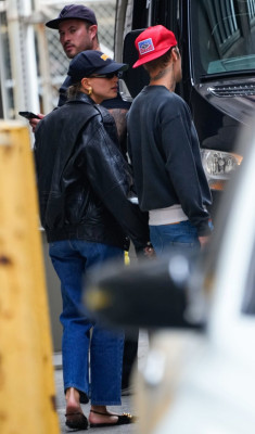 21.06 | Justin e Hailey Bieber em Nova York.